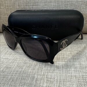 CHANEL Black Sunglasses CC logo